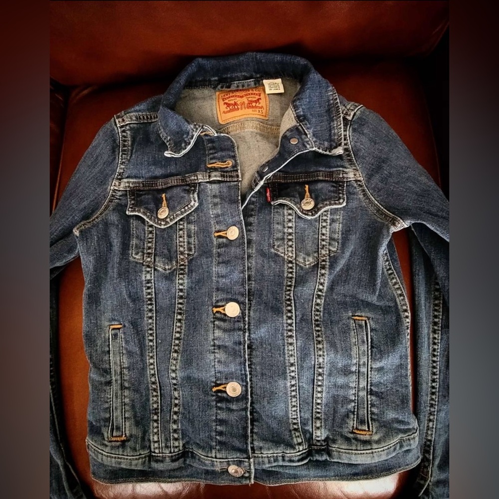 NWOT Levi's Denim Trucker Jacket